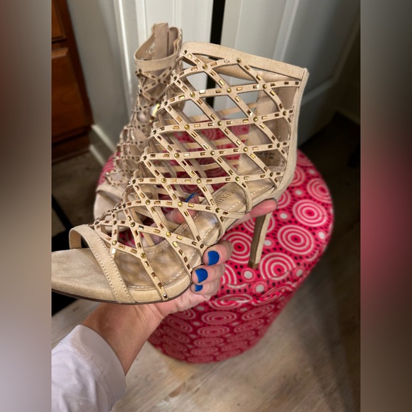 Classic Cage Gold Heels - Picture 7 of 14